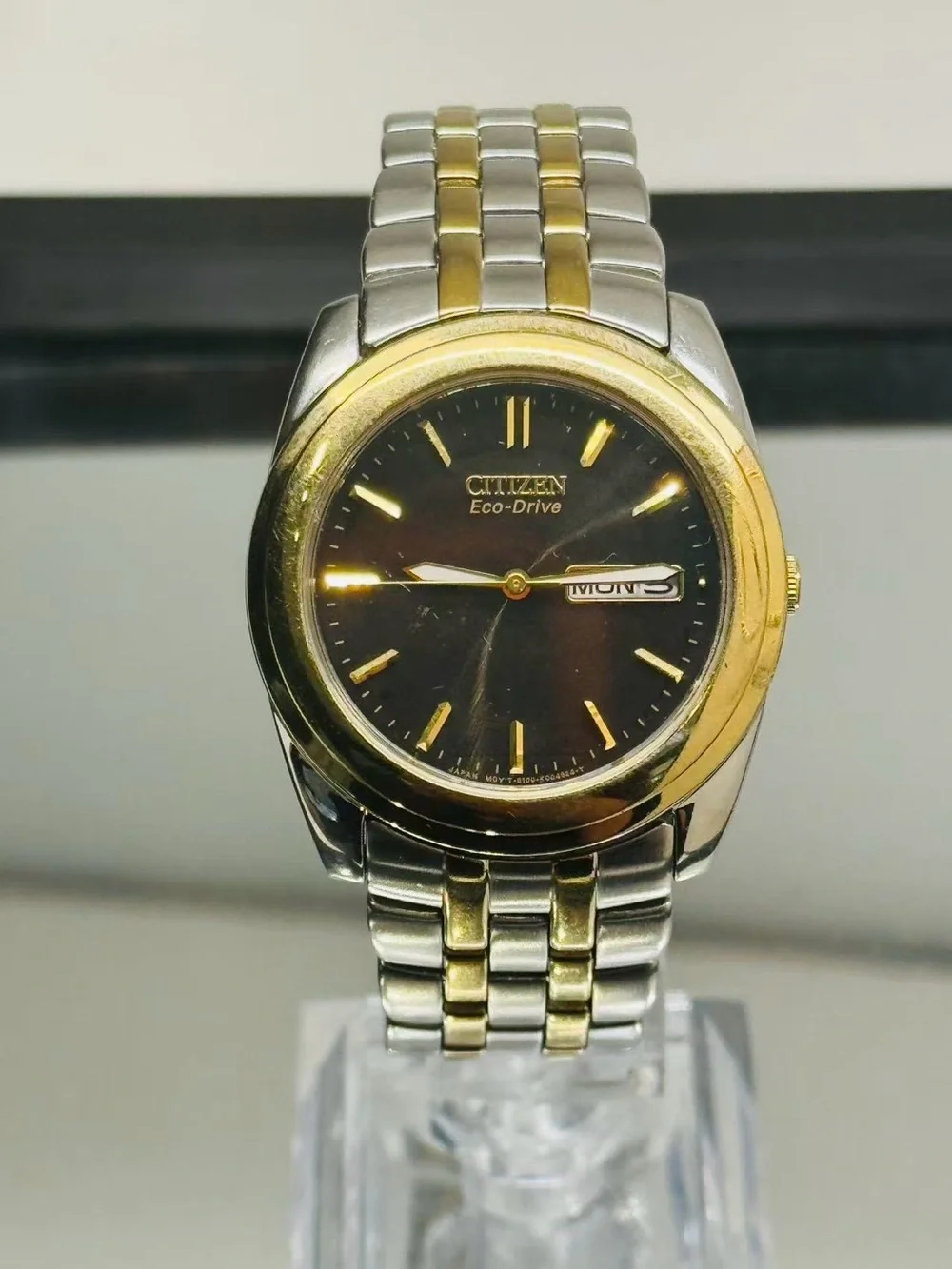 Vintage Citizen Eco-Drive Men’s Two Tone Quartz Watch Day Date 35mm Runs